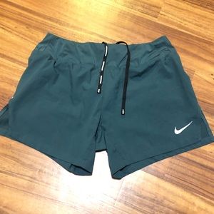 🌟 Nike running shorts ⭐️